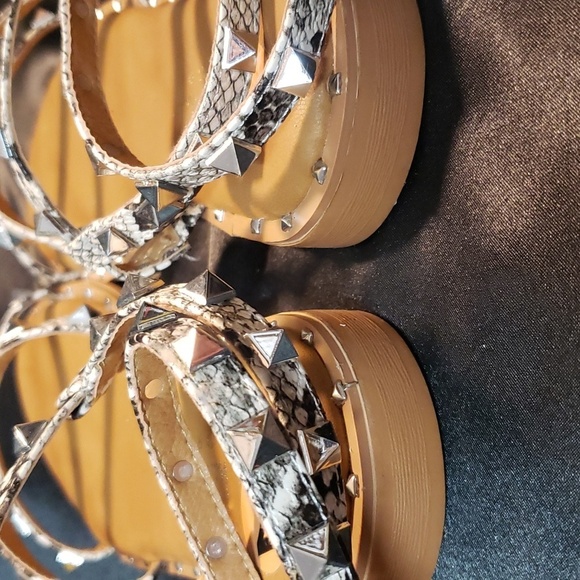 Nicole Miller triple strap, ankle wrap snakeskin print sandals - Picture 3 of 5